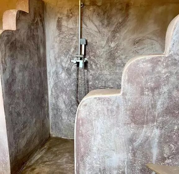 بانگلوی لوکس, Bahati Villa