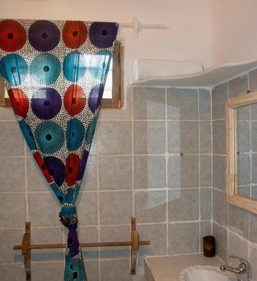 标准三人间, Bahati Villa