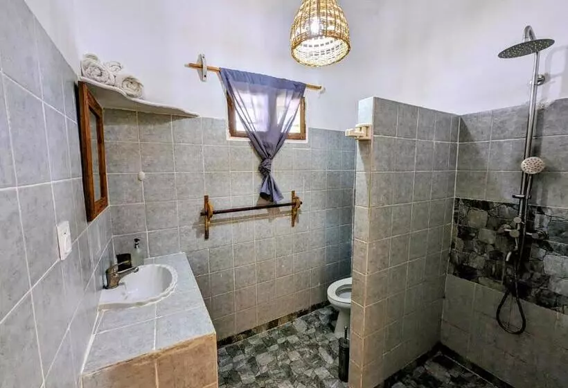 اتاق استاندارد سه نفره, Bahati Villa