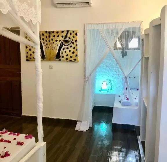 اتاق استاندارد سه نفره, Bahati Villa