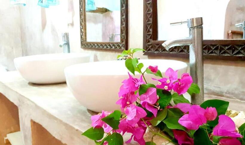 豪华洋房, Bahati Villa