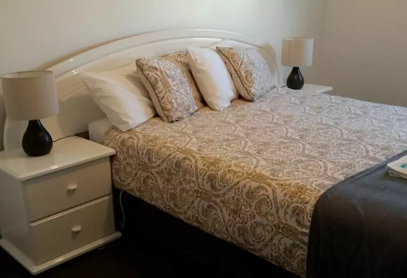 کابین, Bay View Holiday Village