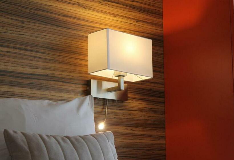 수피리어 룸, De France