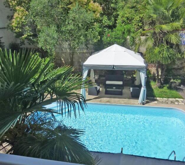 수피리어 싱글 룸, De France