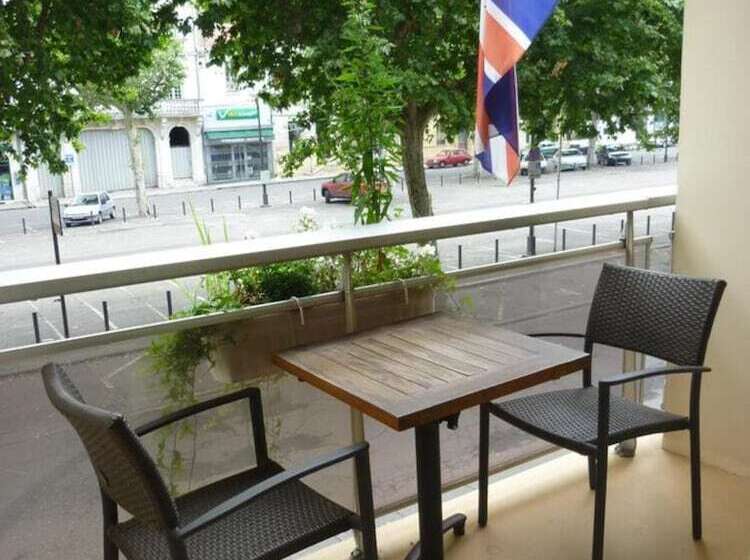 수피리어 룸, De France