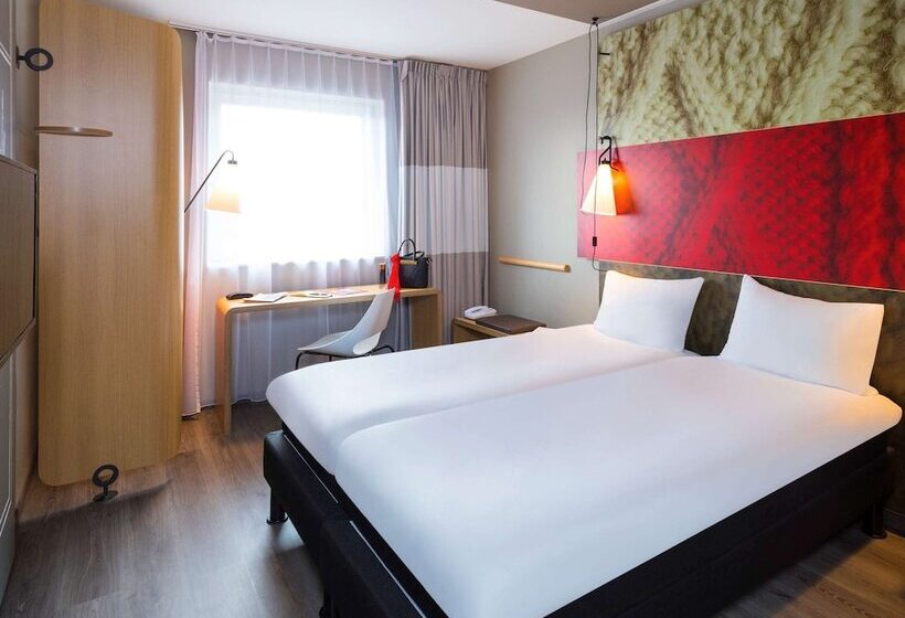 Номер Superior, Ibis De Haan