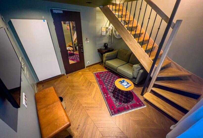 Номер Deluxe, Le Magic Hall