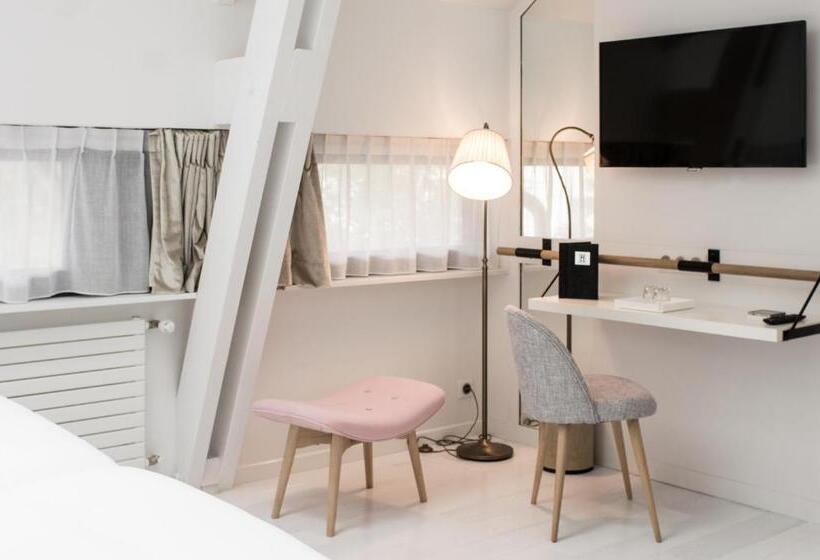 Номер Deluxe, Le Magic Hall