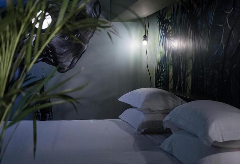 Номер Deluxe, Le Magic Hall