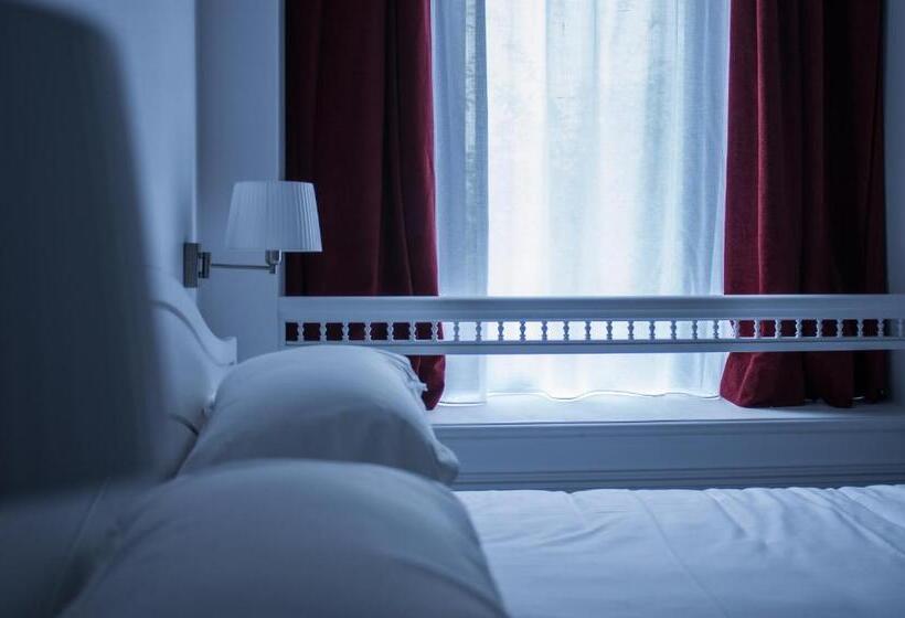 Номер Deluxe, Le Magic Hall