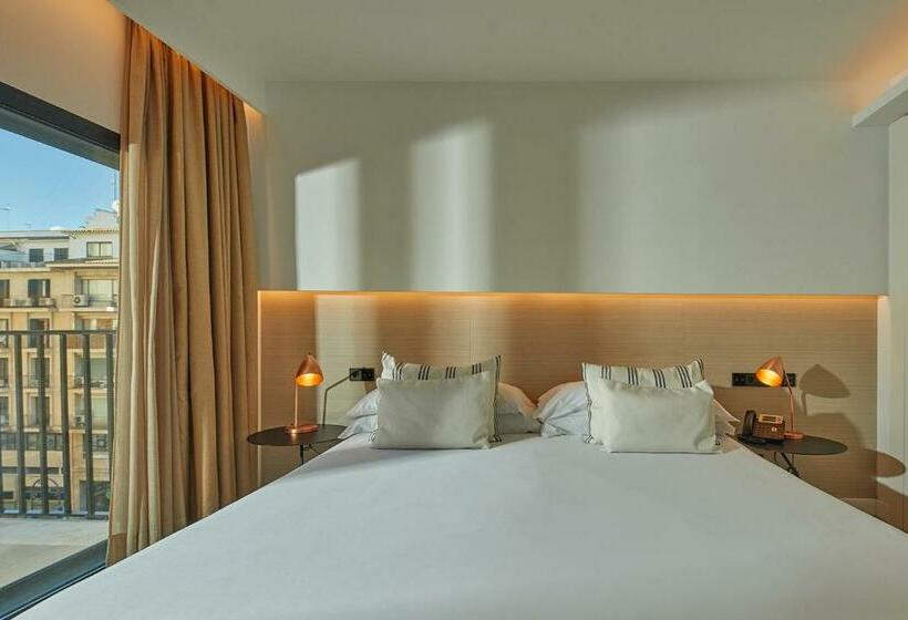 اتاق استاندارد با بالکن, Nakar