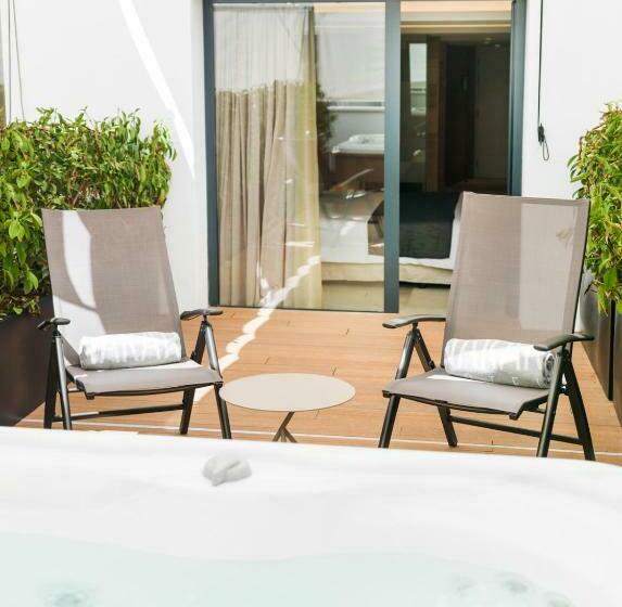 اتاق داخلی دلوکس, Nakar