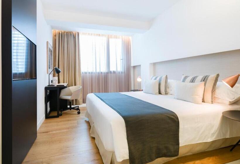 اتاق سوپریور, Nakar