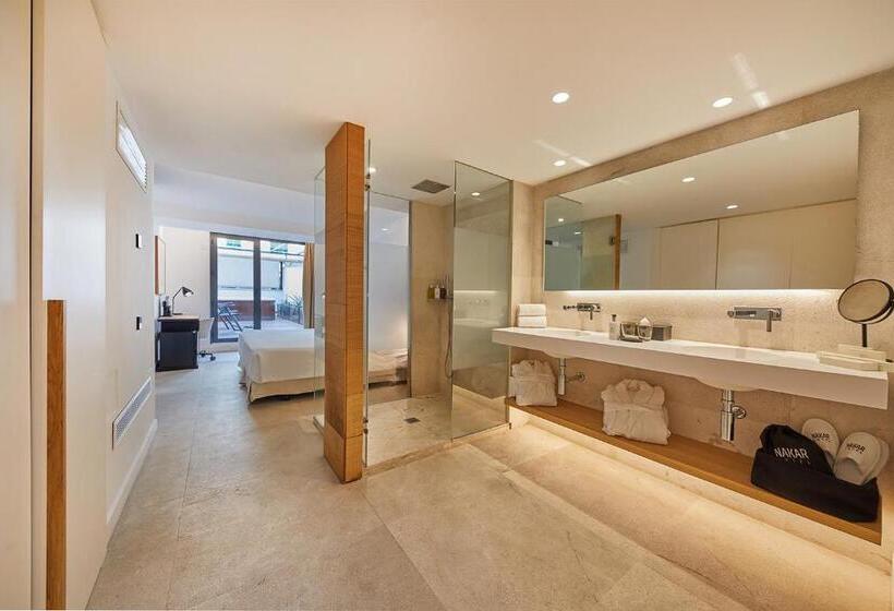 اتاق داخلی دلوکس, Nakar