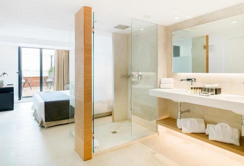 اتاق داخلی دلوکس, Nakar