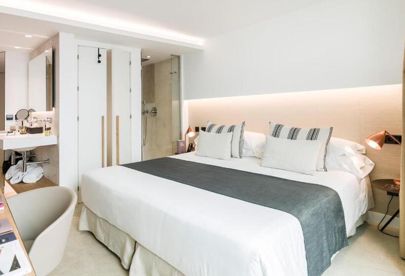 اتاق داخلی دلوکس, Nakar