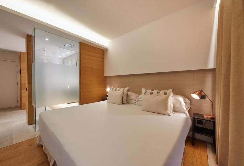 اتاق استاندارد با بالکن, Nakar