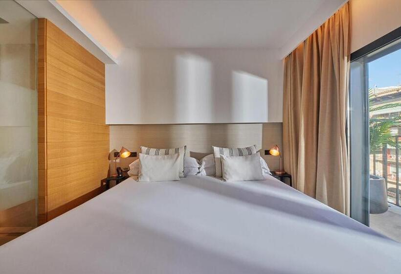 اتاق استاندارد با بالکن, Nakar