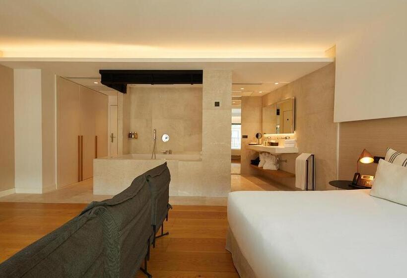 سوییت جونیور با بالکن, Nakar