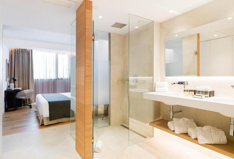 اتاق سوپریور, Nakar