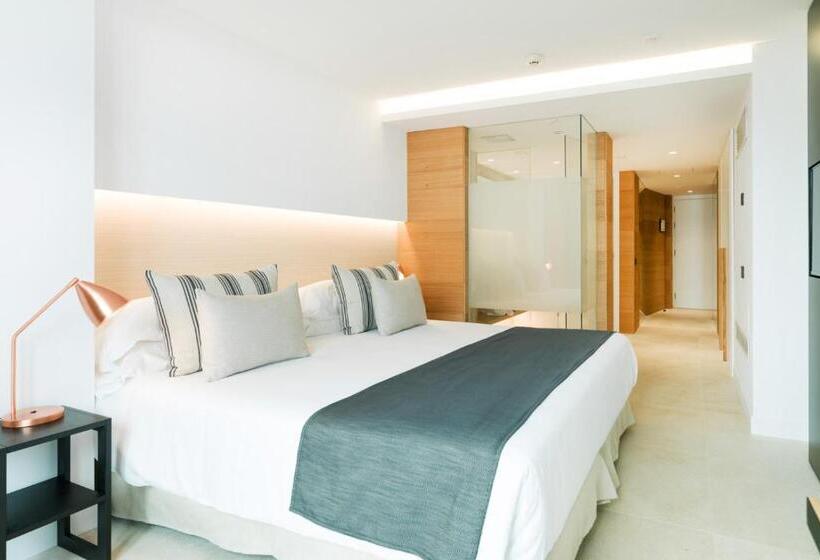 اتاق داخلی دلوکس, Nakar