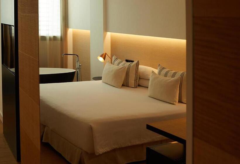 اتاق سوپریور, Nakar