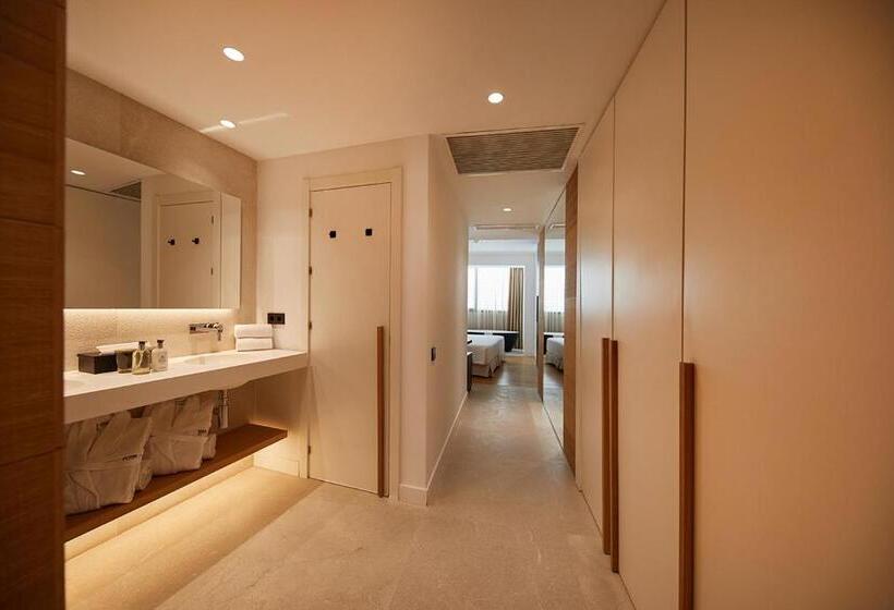 اتاق سوپریور, Nakar