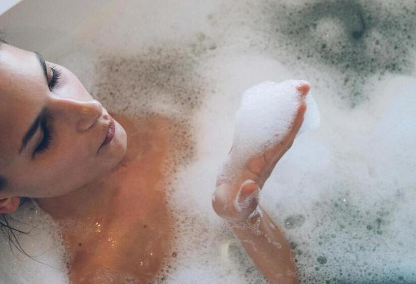 سوییت جونیور با بالکن, Nakar