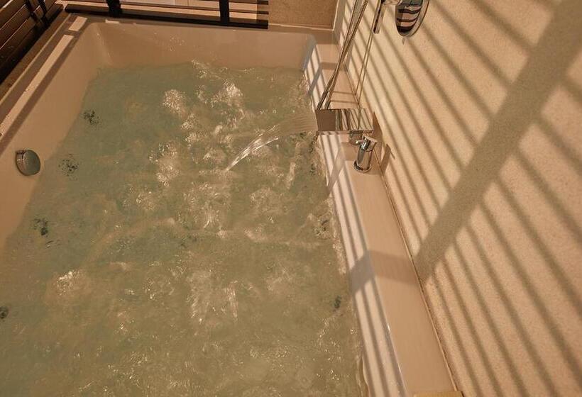 سوییت جونیور با بالکن, Nakar