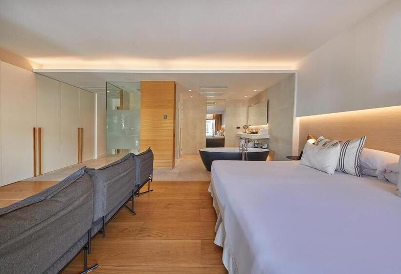 سوئیت با بالکن, Nakar