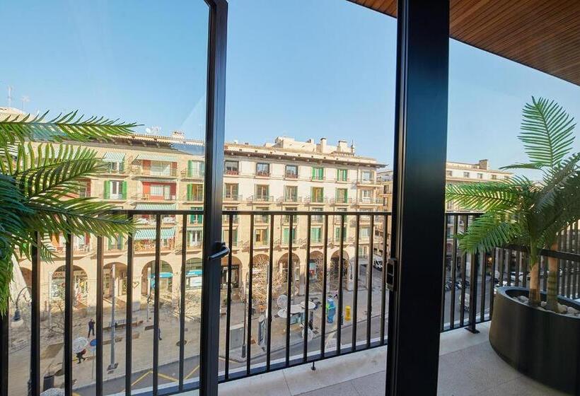 سوئیت با بالکن, Nakar