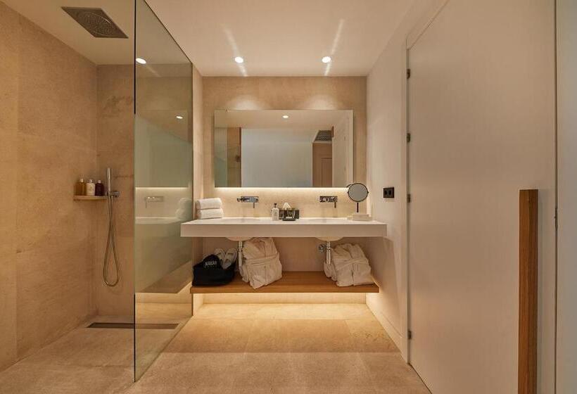 اتاق سوپریور, Nakar