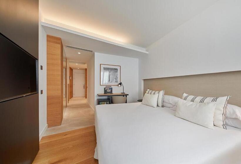 اتاق سوپریور, Nakar