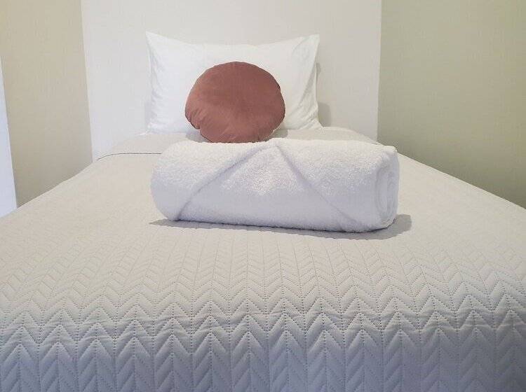 اتاق استاندارد, Roydons Motor Inn