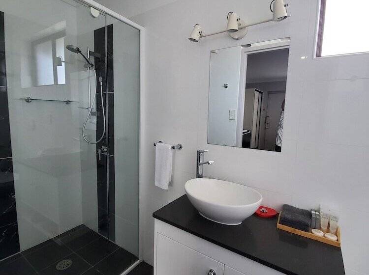 اتاق سوپریور, Roydons Motor Inn