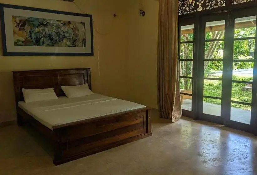 プールの見えるスタンダードトリプルルーム, Sakura Villa Bentota