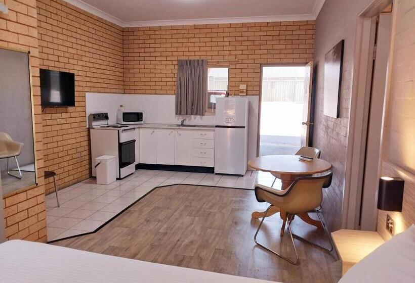 דירת משפחה, Tallarook Motor Inn