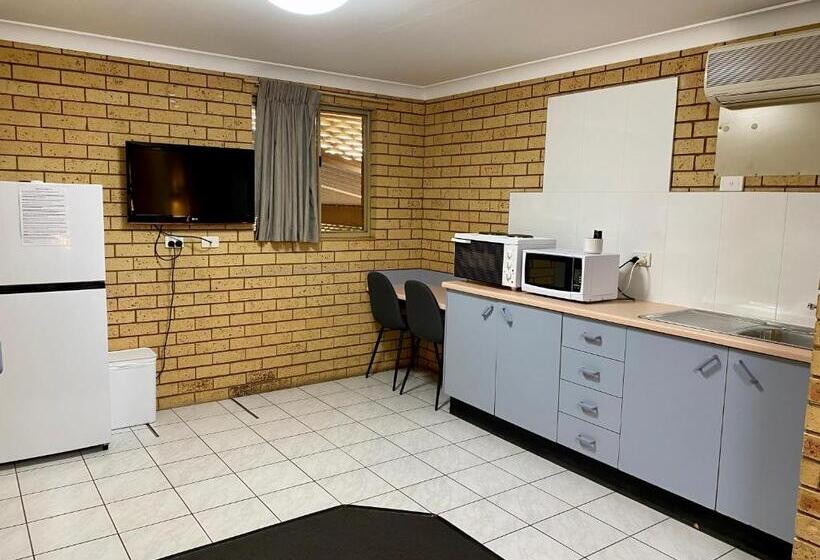 חדר סטנדרט עם מיטת קווין, Tallarook Motor Inn