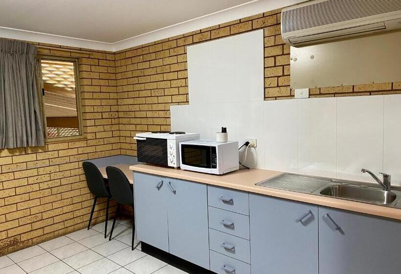 חדר סטנדרט עם מיטת קווין, Tallarook Motor Inn