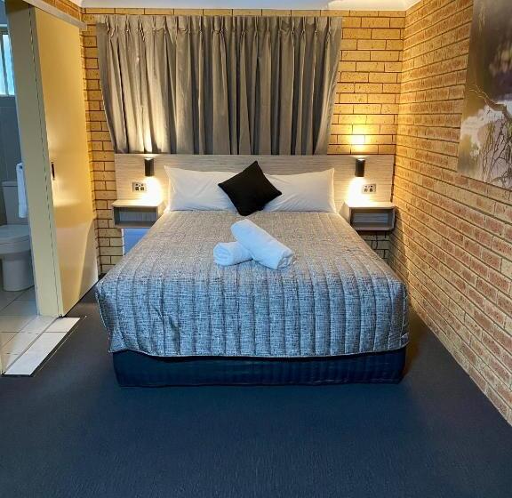 חדר סטנדרט עם מיטת קווין, Tallarook Motor Inn