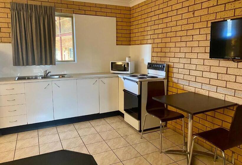 חדר סטנדרט עם מיטת קווין, Tallarook Motor Inn