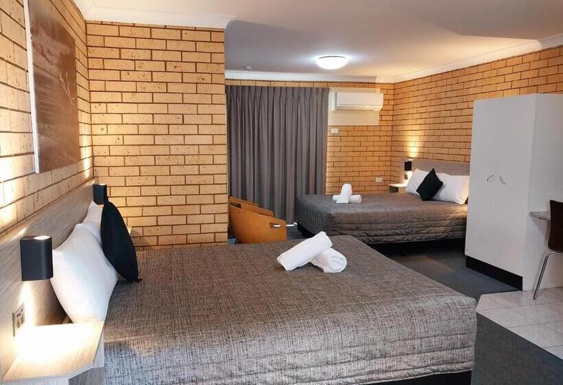 חדר סטנדרט עם מיטת קווין, Tallarook Motor Inn