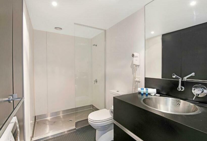 شقة غرفة واحدة, The Miro Apartments