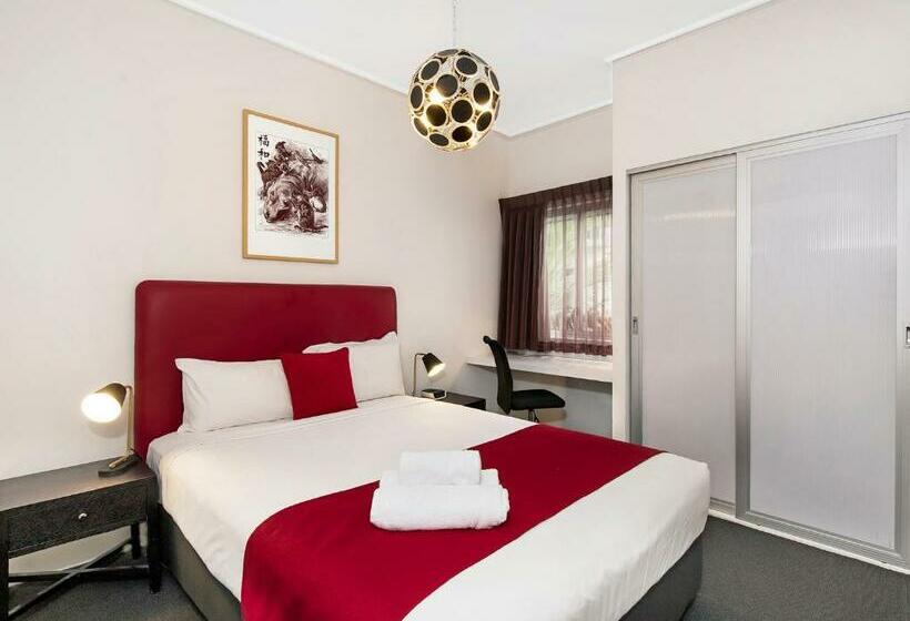 شقة غرفة واحدة, The Miro Apartments