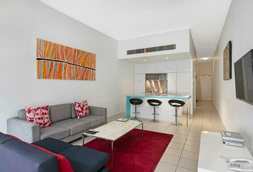 דירת חדר, The Miro Apartments