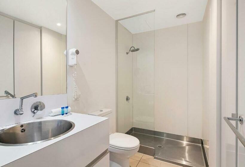 شقة غرفة واحدة, The Miro Apartments