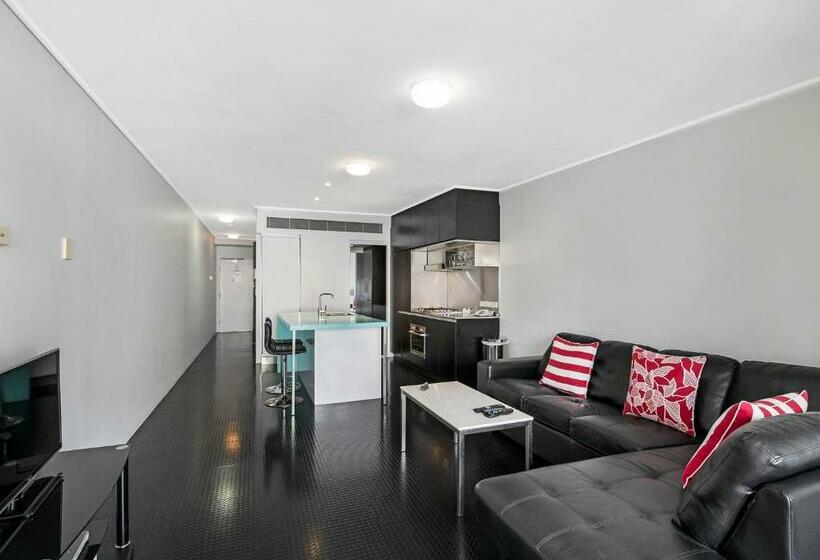 شقة غرفة واحدة, The Miro Apartments