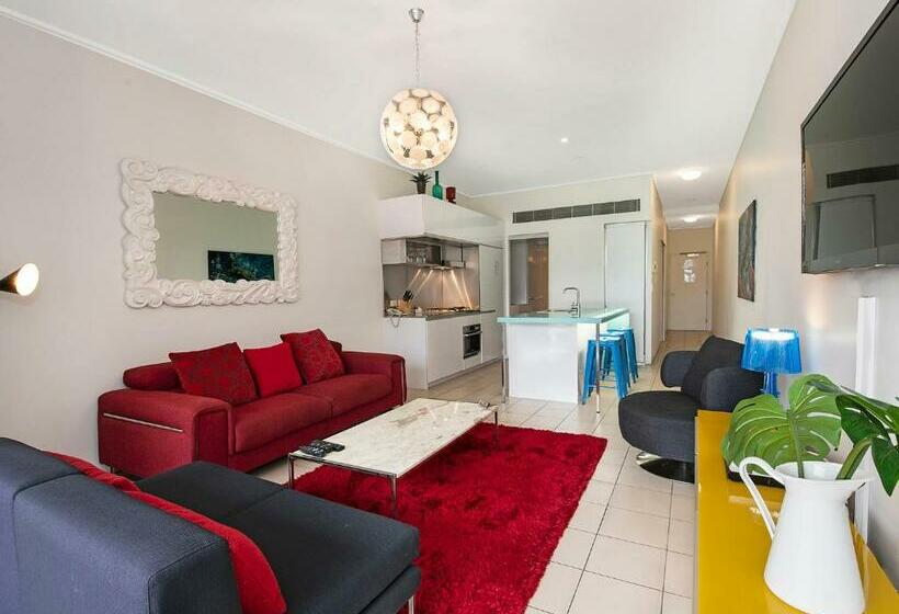 شقة غرفة واحدة, The Miro Apartments