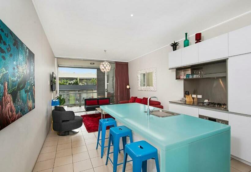 شقة غرفة واحدة, The Miro Apartments