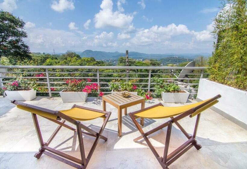 חדר סופריור, The Theva Residency